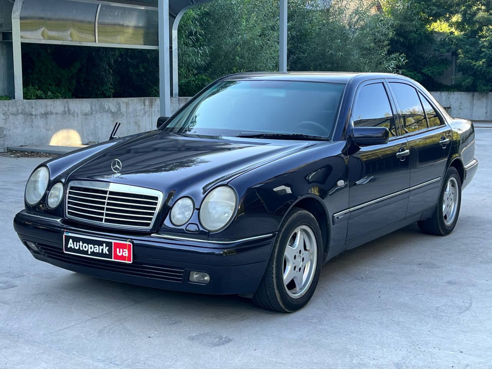 Mercedes-Benz E 240