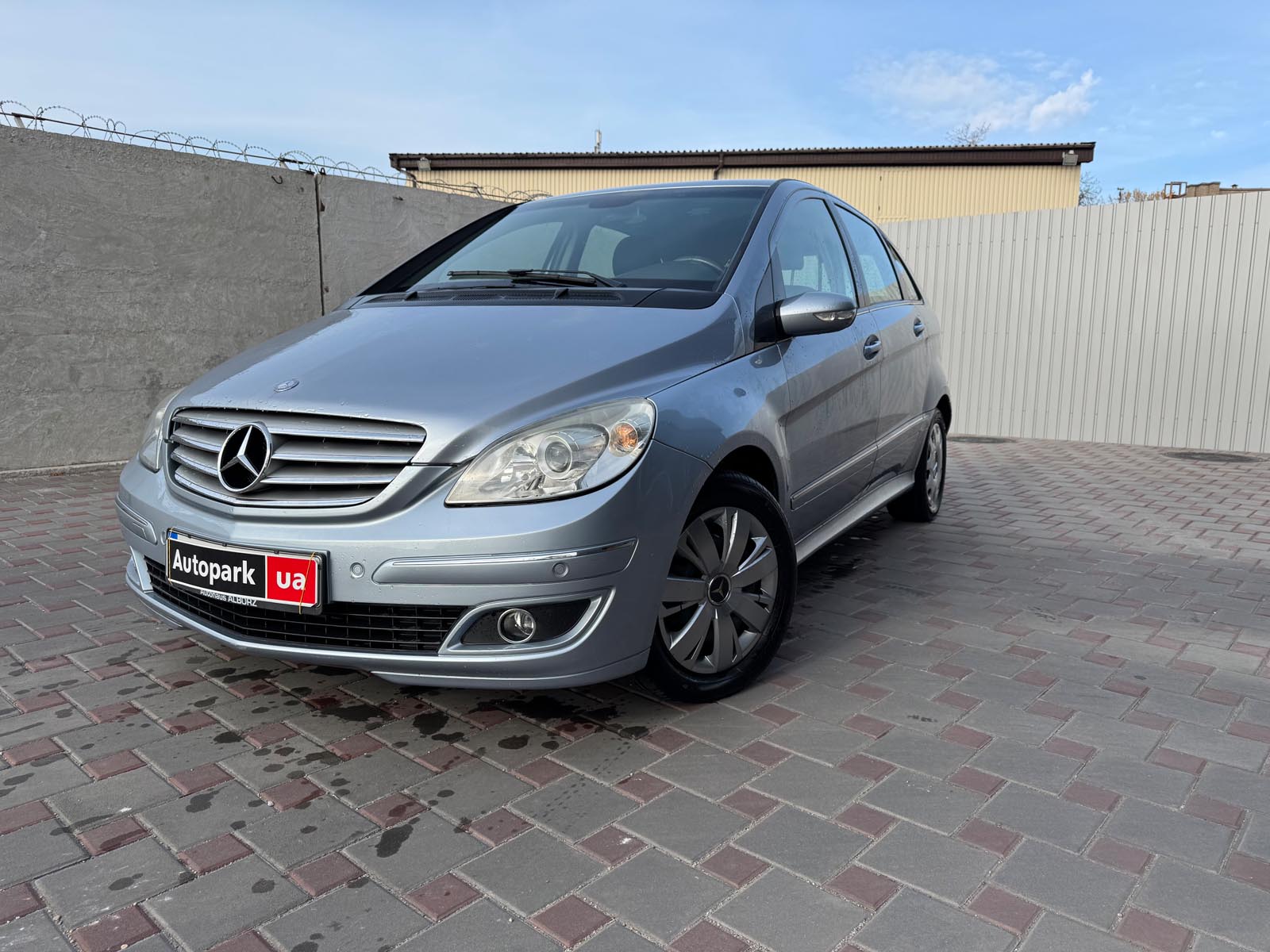 Mercedes-Benz B 200