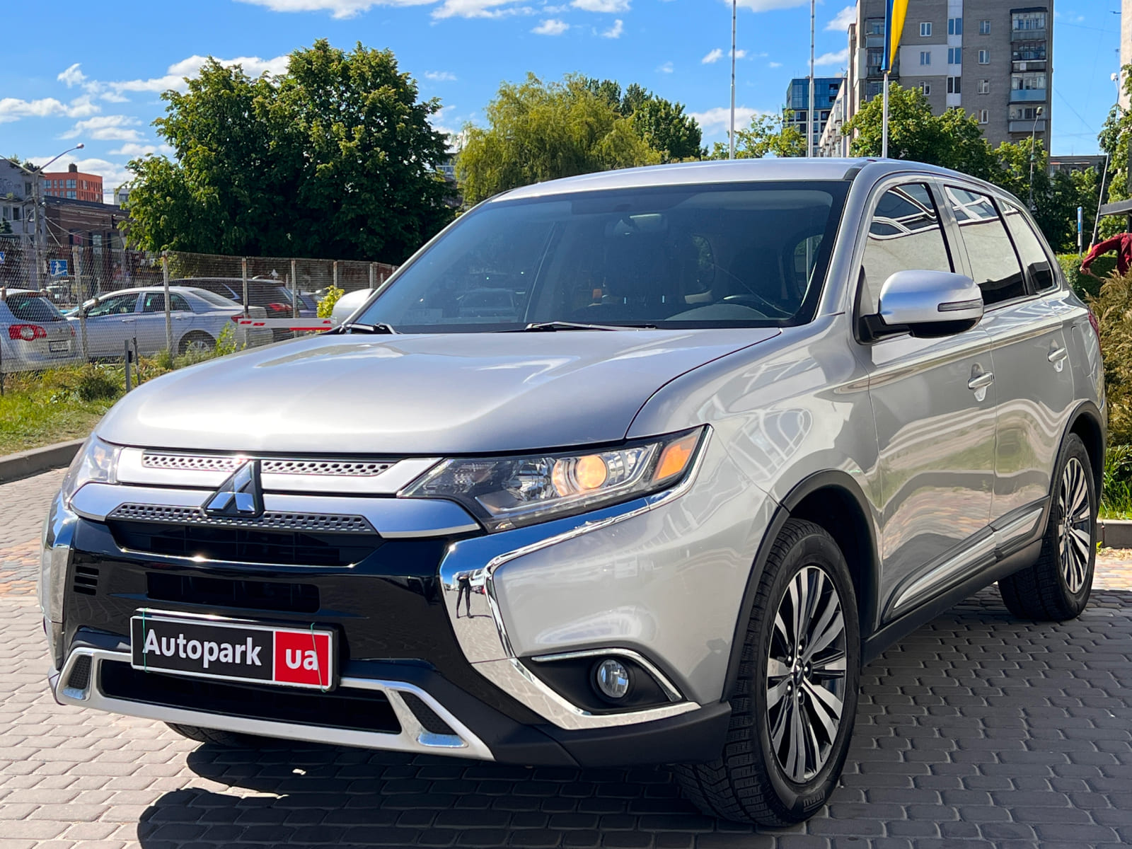 Автомобили Mitsubishi Outlander 2019 купить в Украине, цена на б/у  автомобили Mitsubishi Outlander 2019 в наличии, продажа подержанных авто в  Autopark