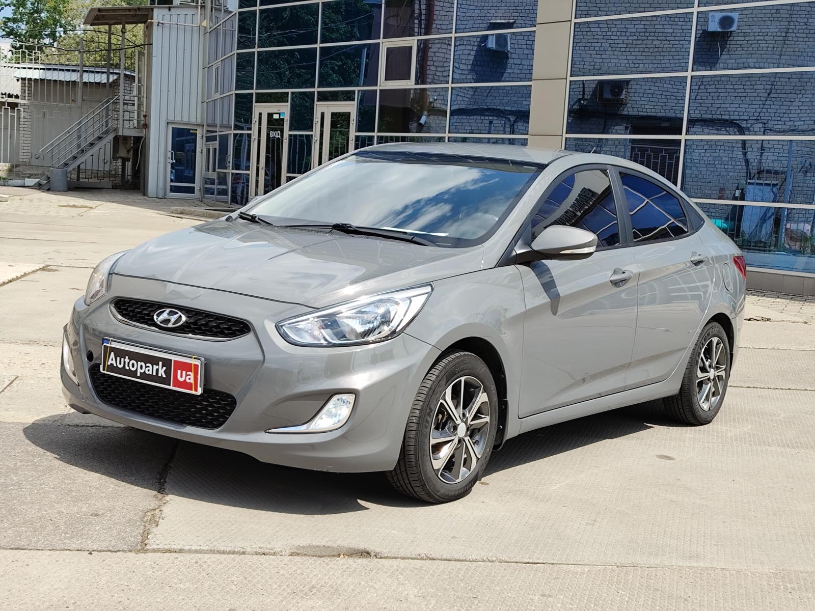 Автомобили Hyundai Accent купить в Украине, цена на б/у автомобили Hyundai  Accent в наличии, продажа подержанных авто в Autopark