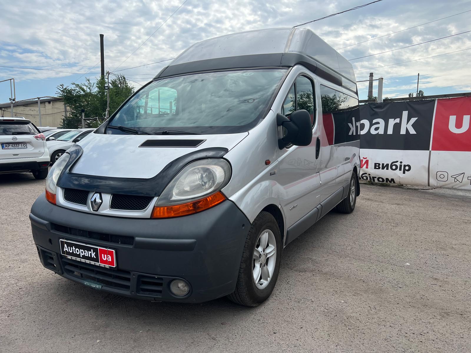 Автомобили Renault Trafic пасс. купить в Украине, цена на б/у автомобили  Renault Trafic пасс. в наличии, продажа подержанных авто в Autopark