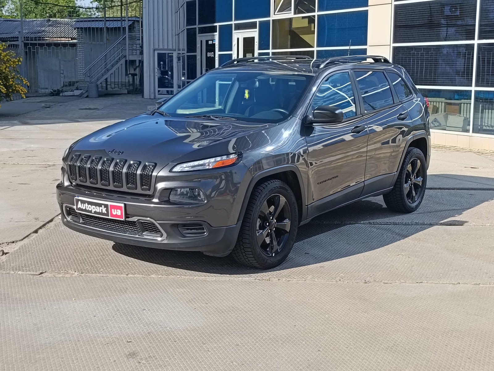 Автомобили Jeep Cherokee купить в Украине, цена на б/у автомобили Jeep  Cherokee в наличии, продажа подержанных авто в Autopark