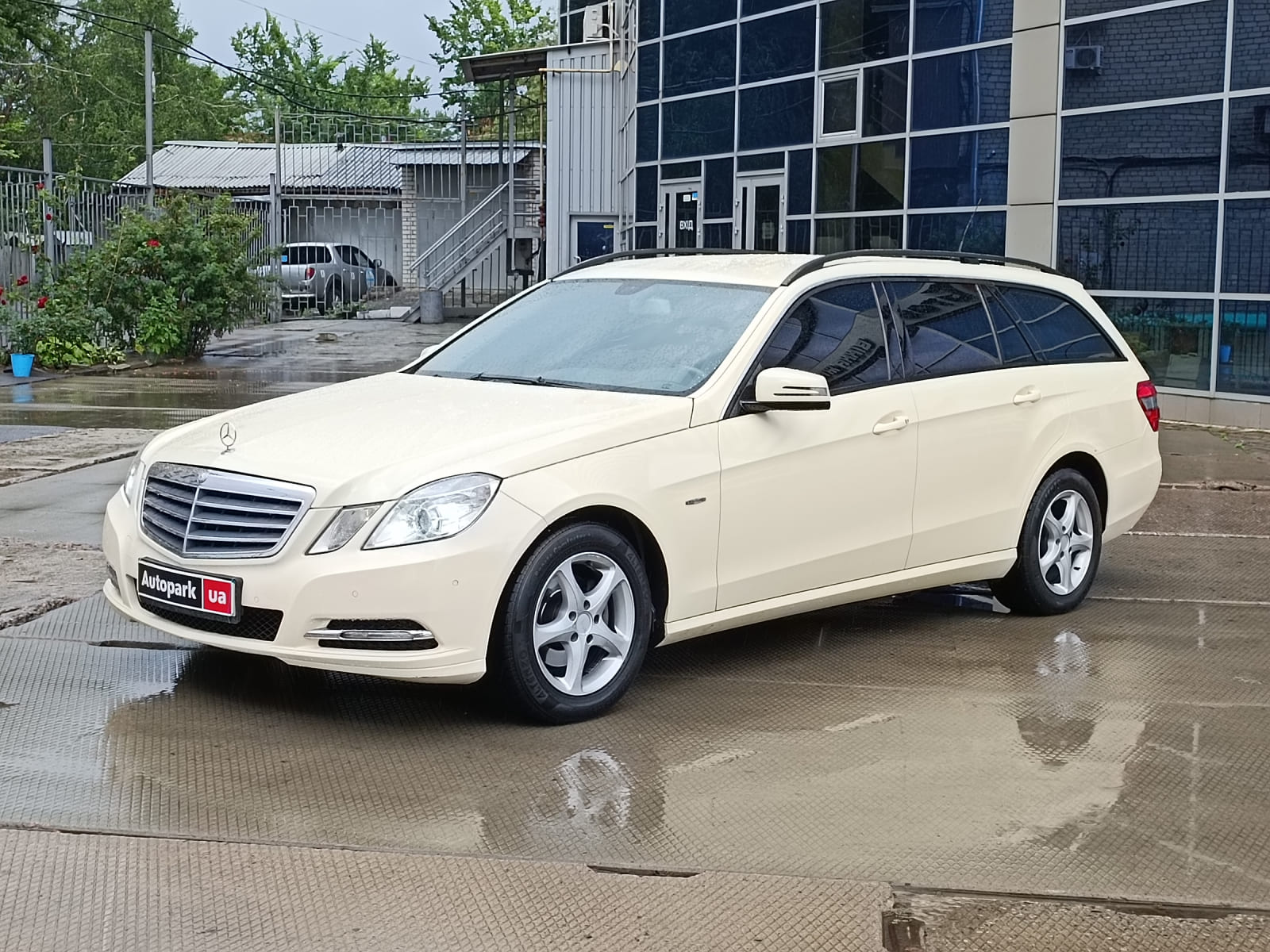 Mercedes-Benz E 200