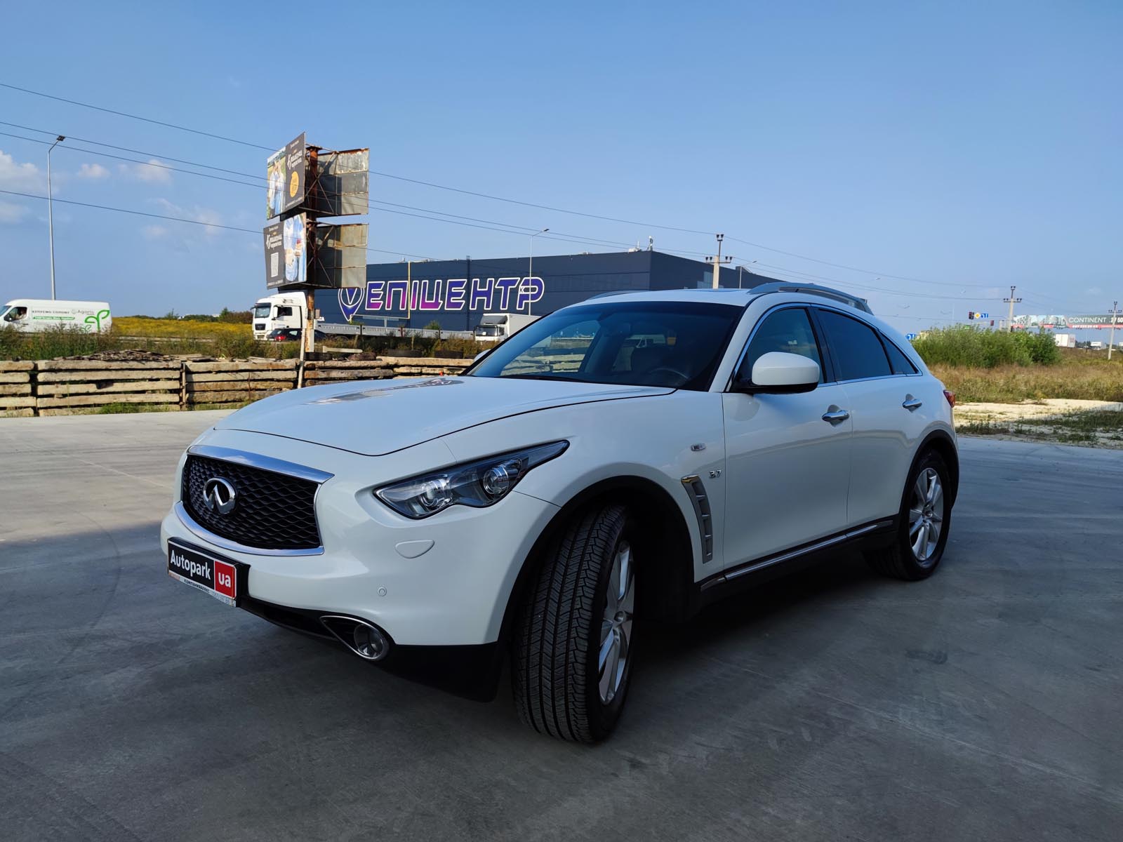 Infiniti QX70